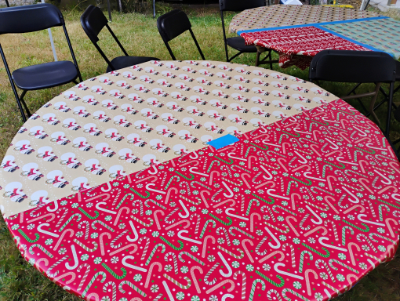 Table with Xmas paper