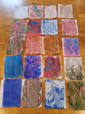 Many small marbled papers